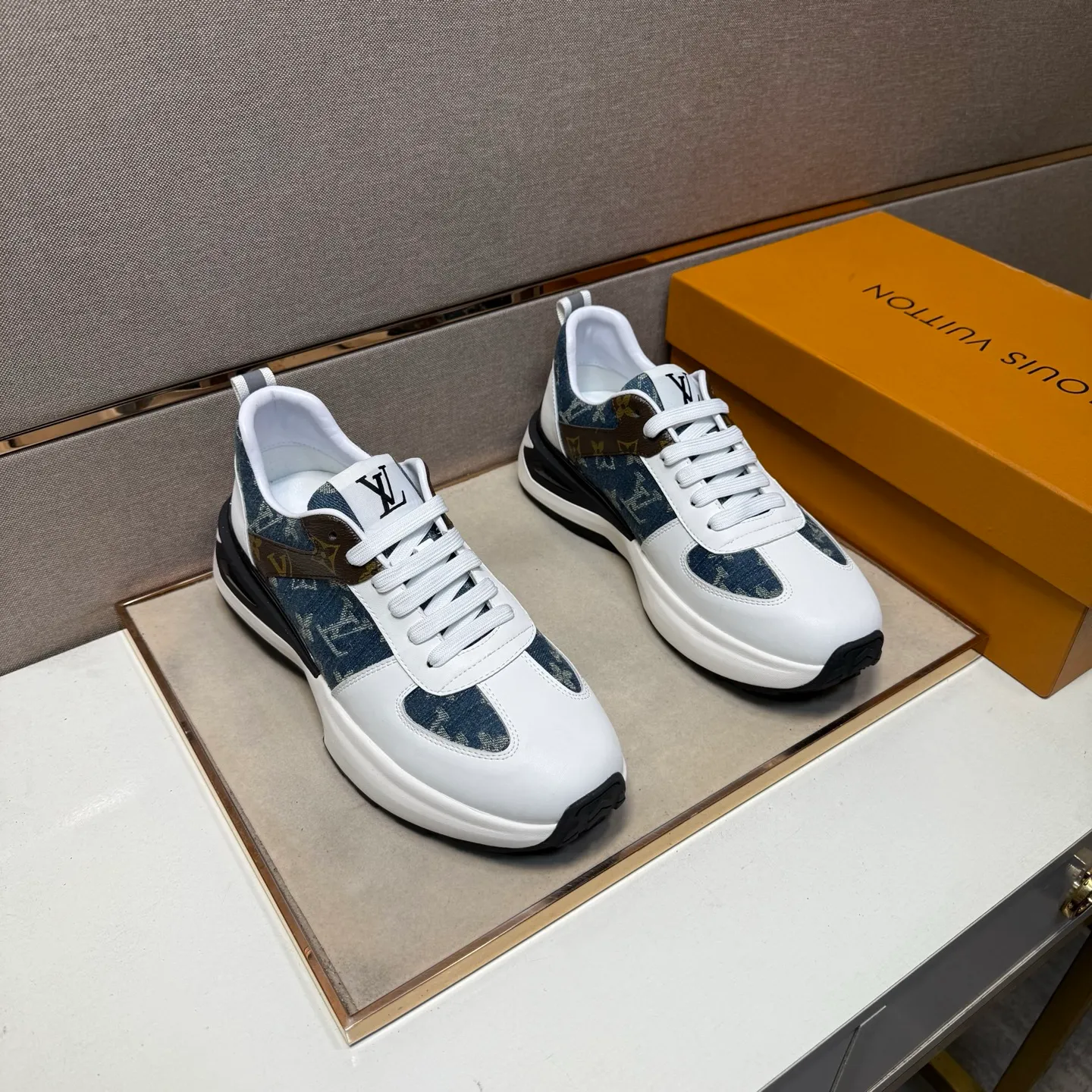 ⬛️Men's shoes 💰p442【LV～】Men's casual shoes 2025z cabinet sales simultaneously 🔶Size: 38-44#️⃣ 🔷2 colors🔜The upper is made of multi-material splicing➕Genuine leather lining, comfortable and breathable, sole: original comfortable and wear-resistant outsole, ⚠️Real shot📱Photographed🎬The real thing is better📢📢📢